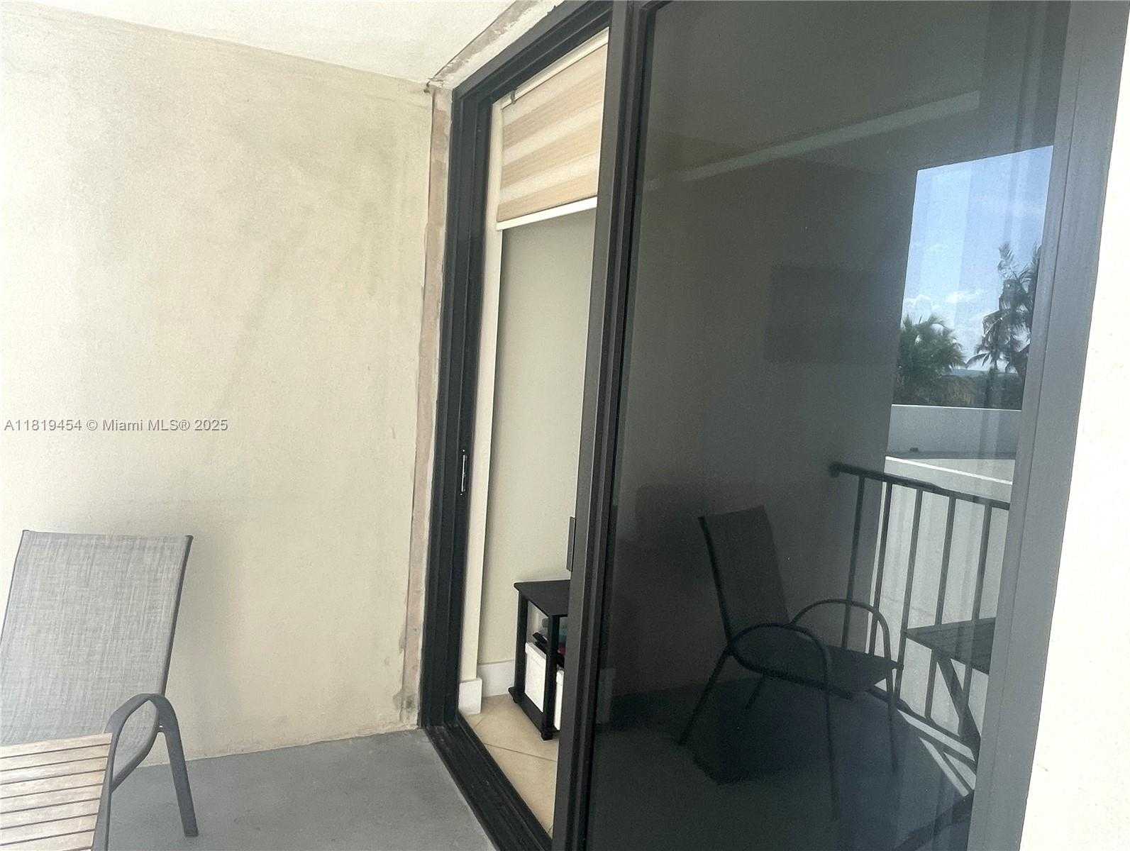 Small Image of 2625 COLLINS AVE #312, Miami Beach Number 7