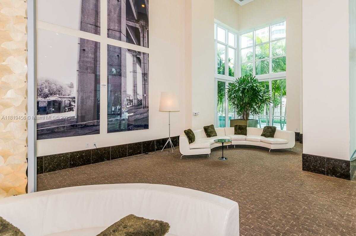 Small Image of 950 BRICKELL BAY DR #1701, Miami Number 26
