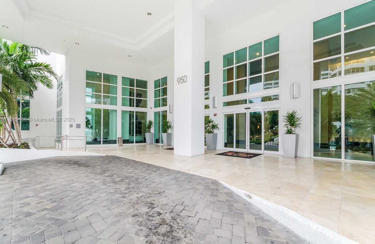 Small Image of 950 BRICKELL BAY DR #1701, Miami Number 27