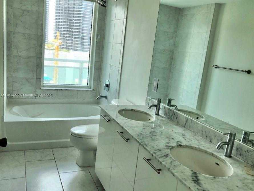 Small Image of 950 BRICKELL BAY DR #1701, Miami Number 5