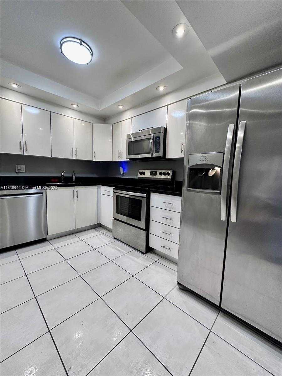 Small Image of 2500 PARKVIEW DR #1215, Hallandale Beach Number 11
