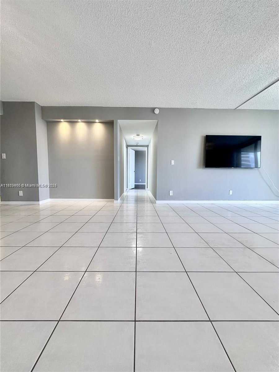 Small Image of 2500 PARKVIEW DR #1215, Hallandale Beach Number 15