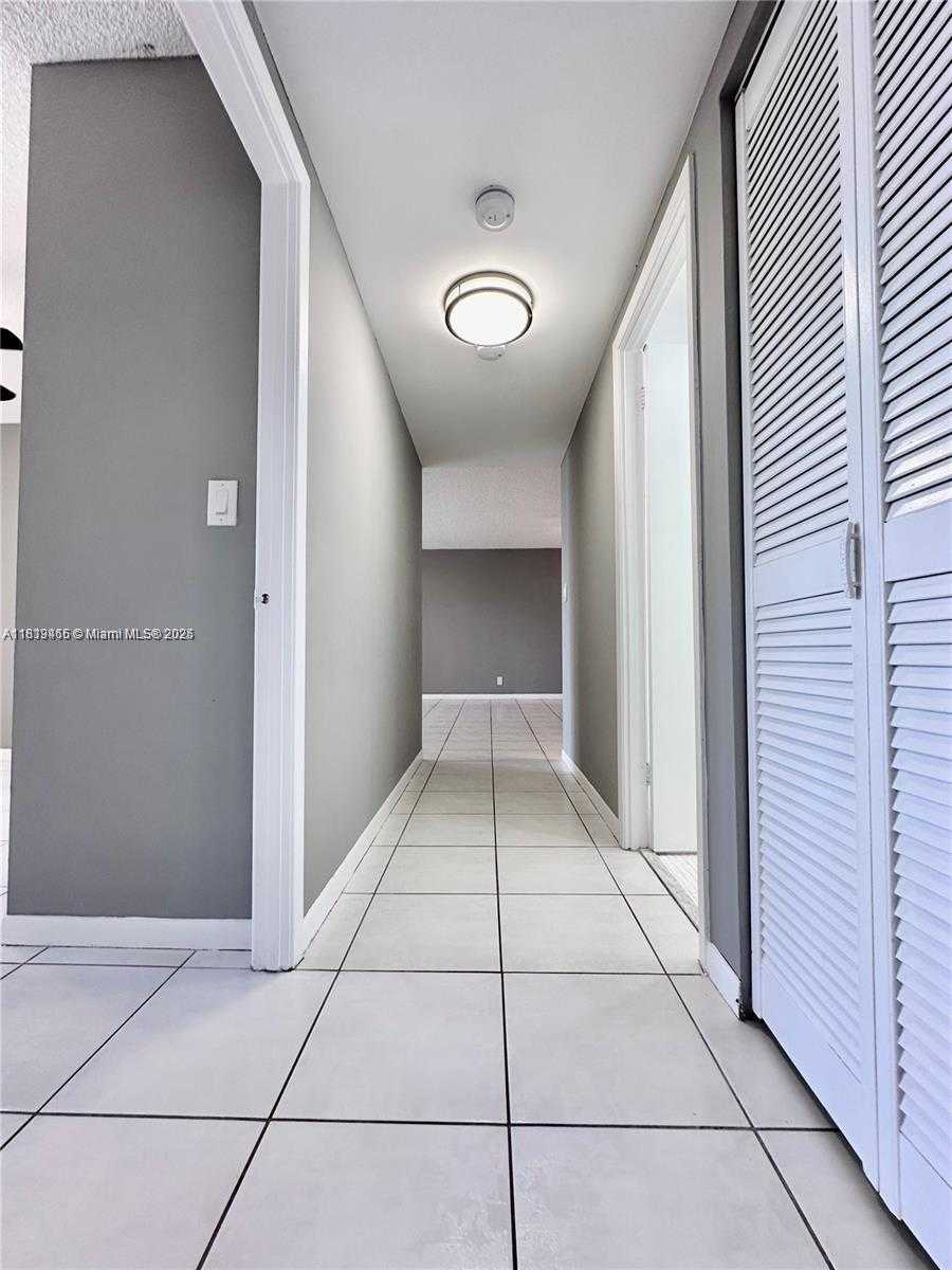 Small Image of 2500 PARKVIEW DR #1215, Hallandale Beach Number 16