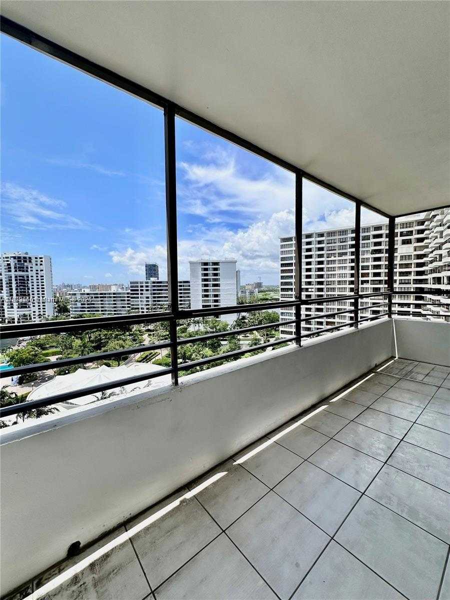 Small Image of 2500 PARKVIEW DR #1215, Hallandale Beach Number 3
