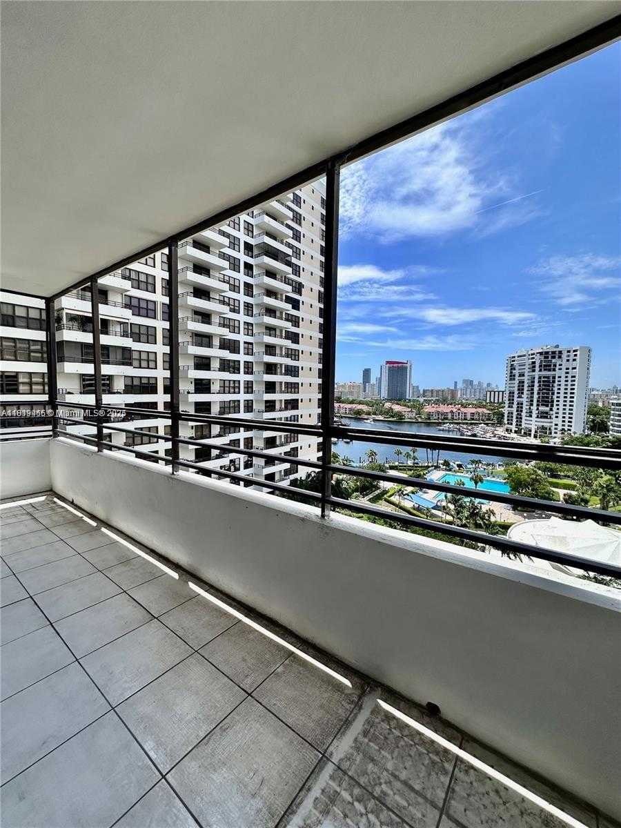 Small Image of 2500 PARKVIEW DR #1215, Hallandale Beach Number 4