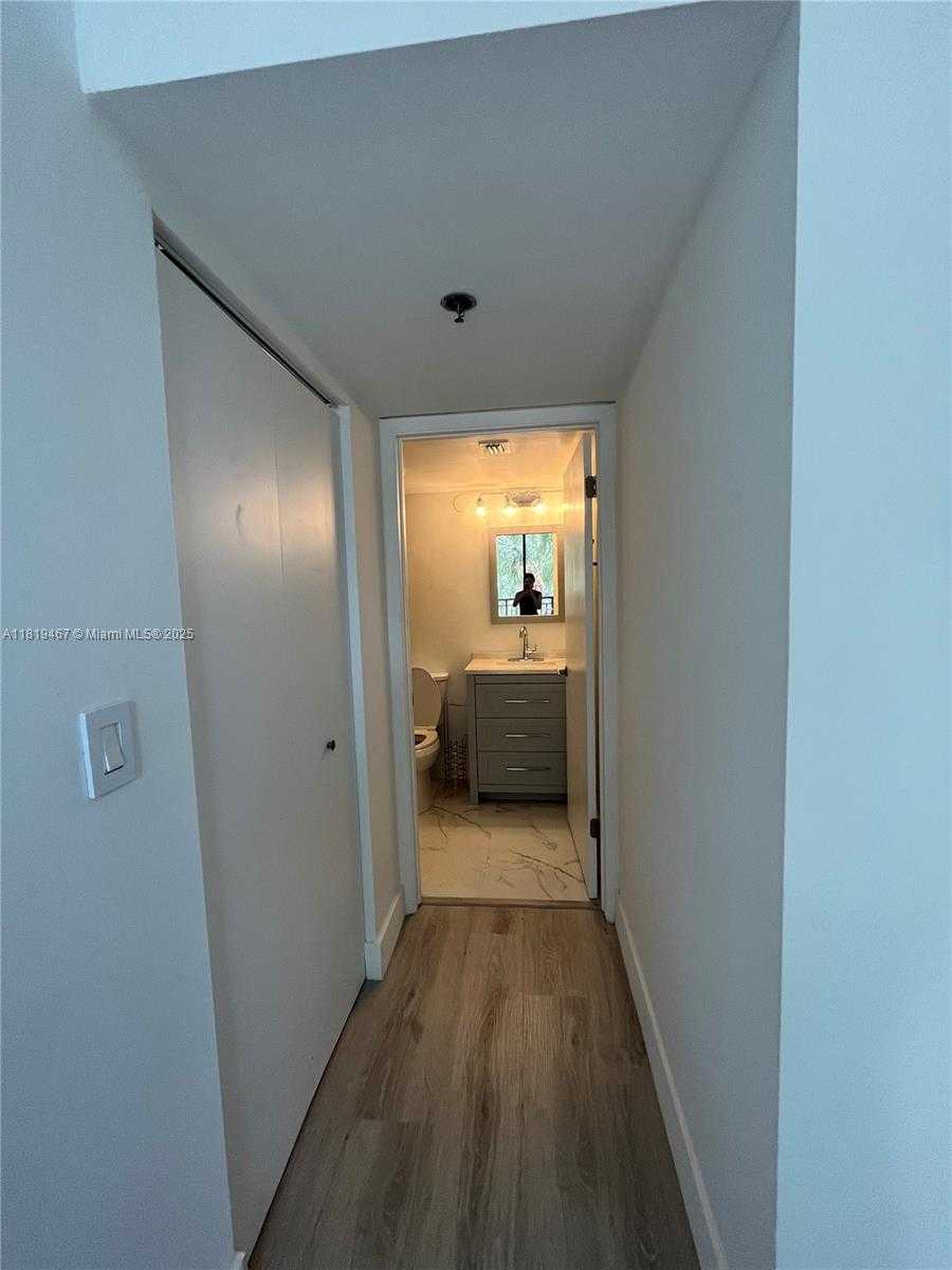 Small Image of 540 BRICKELL KEY DR #301, Miami Number 10