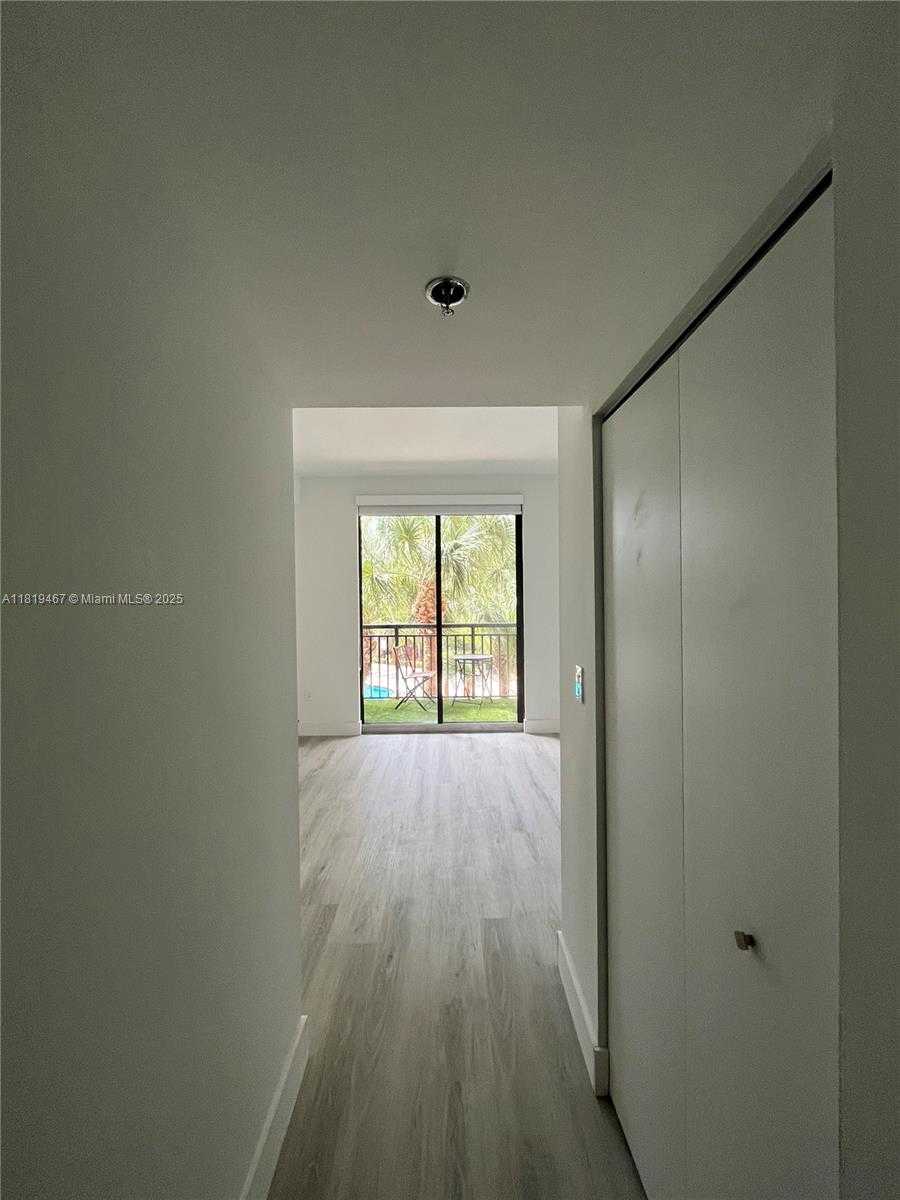 Small Image of 540 BRICKELL KEY DR #301, Miami Number 11