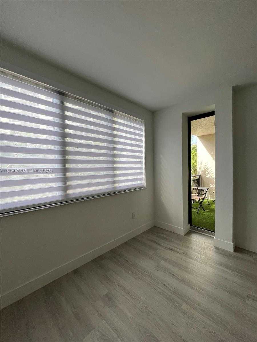 Small Image of 540 BRICKELL KEY DR #301, Miami Number 12