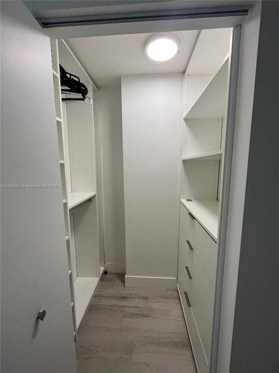 Small Image of 540 BRICKELL KEY DR #301, Miami Number 13
