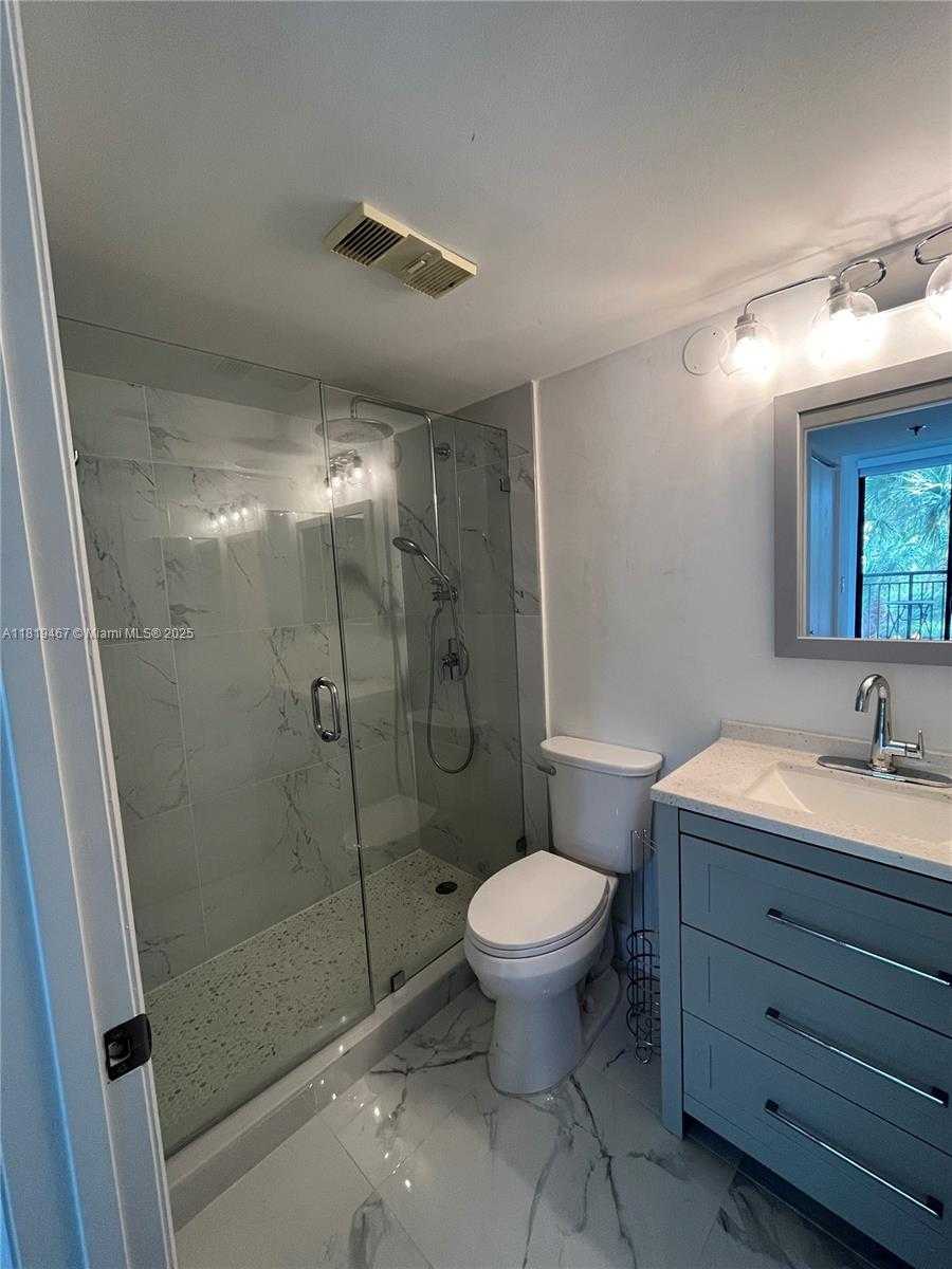Small Image of 540 BRICKELL KEY DR #301, Miami Number 14