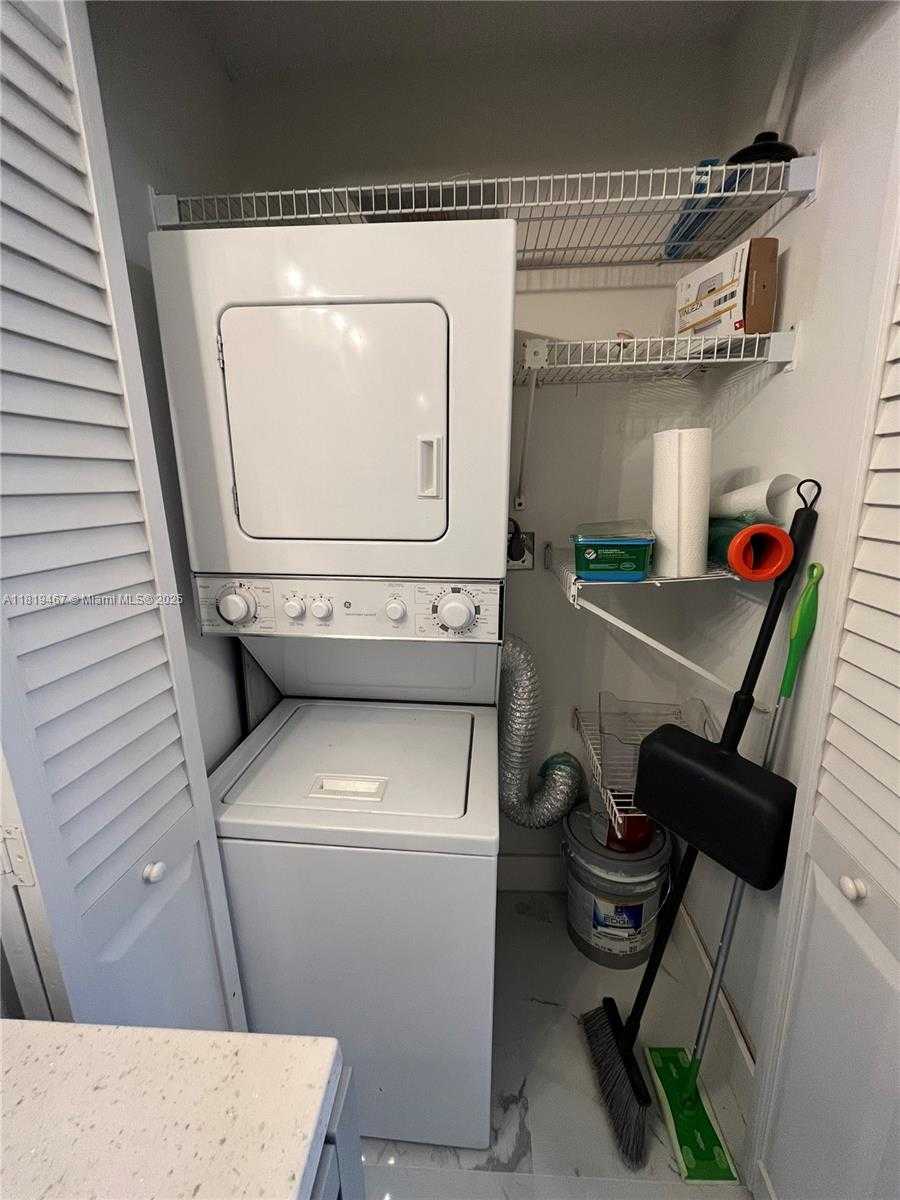 Small Image of 540 BRICKELL KEY DR #301, Miami Number 18