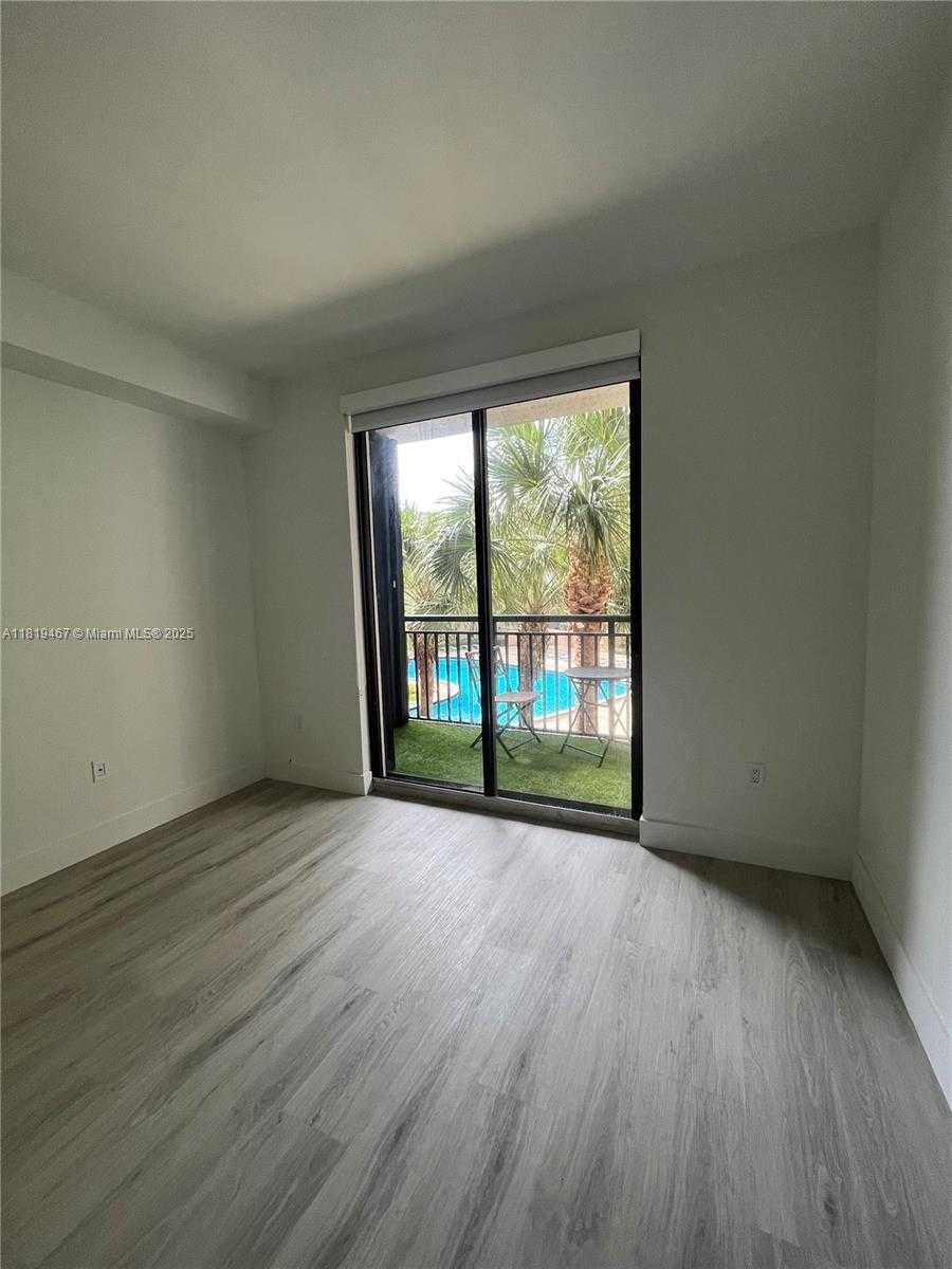 Small Image of 540 BRICKELL KEY DR #301, Miami Number 2