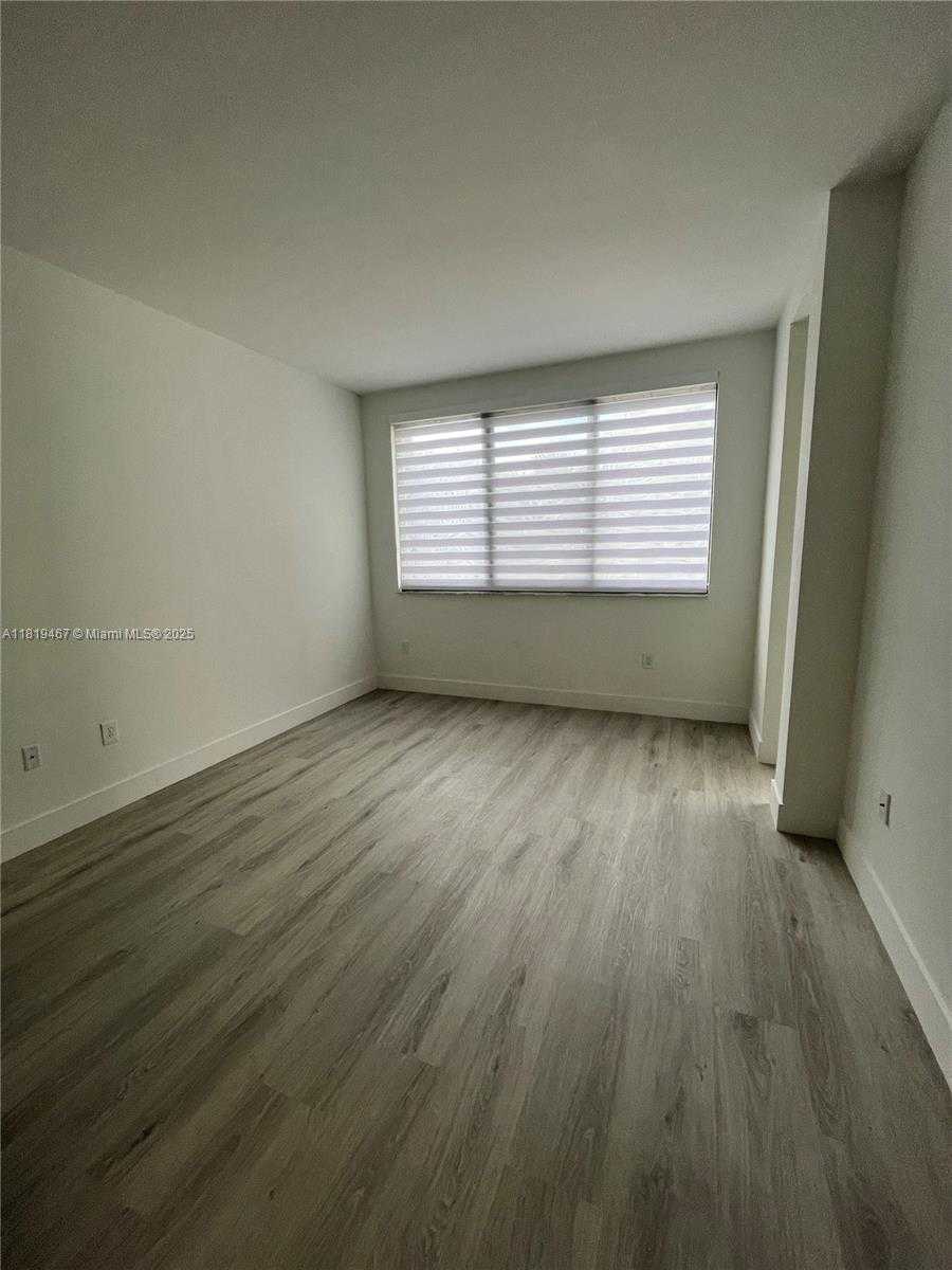 Small Image of 540 BRICKELL KEY DR #301, Miami Number 3