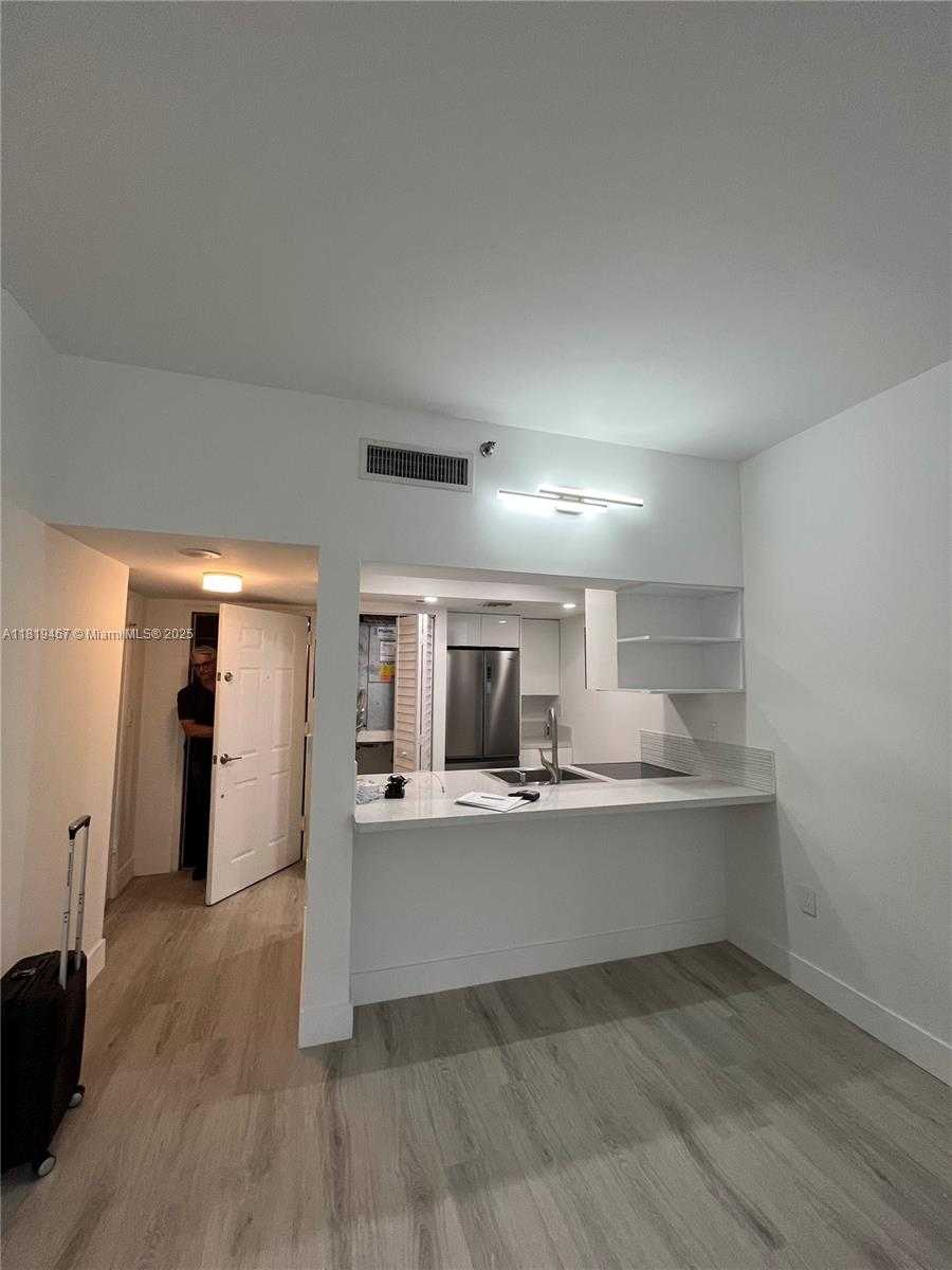 Small Image of 540 BRICKELL KEY DR #301, Miami Number 4