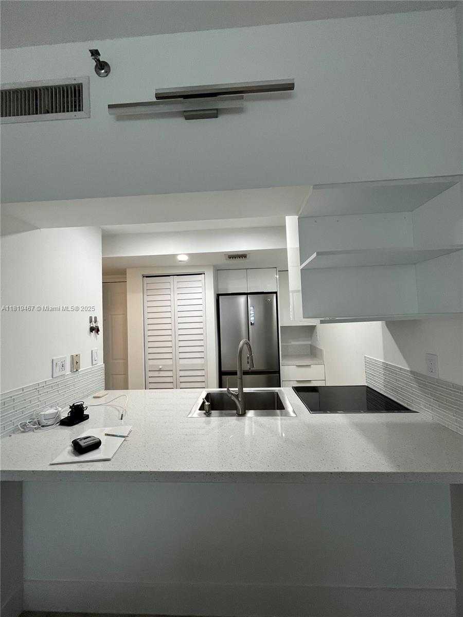 Small Image of 540 BRICKELL KEY DR #301, Miami Number 8