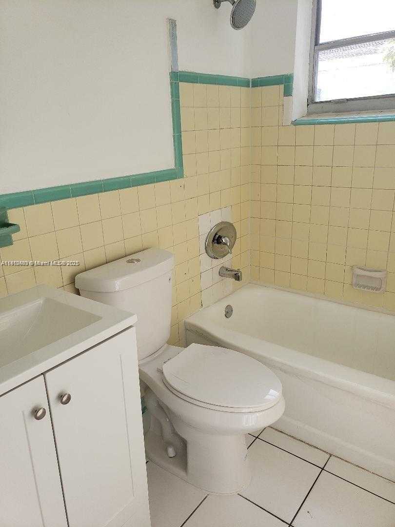 Small Image of 2149 NORTH EAST 179TH ST #HOUSE, North Miami Beach Number 14