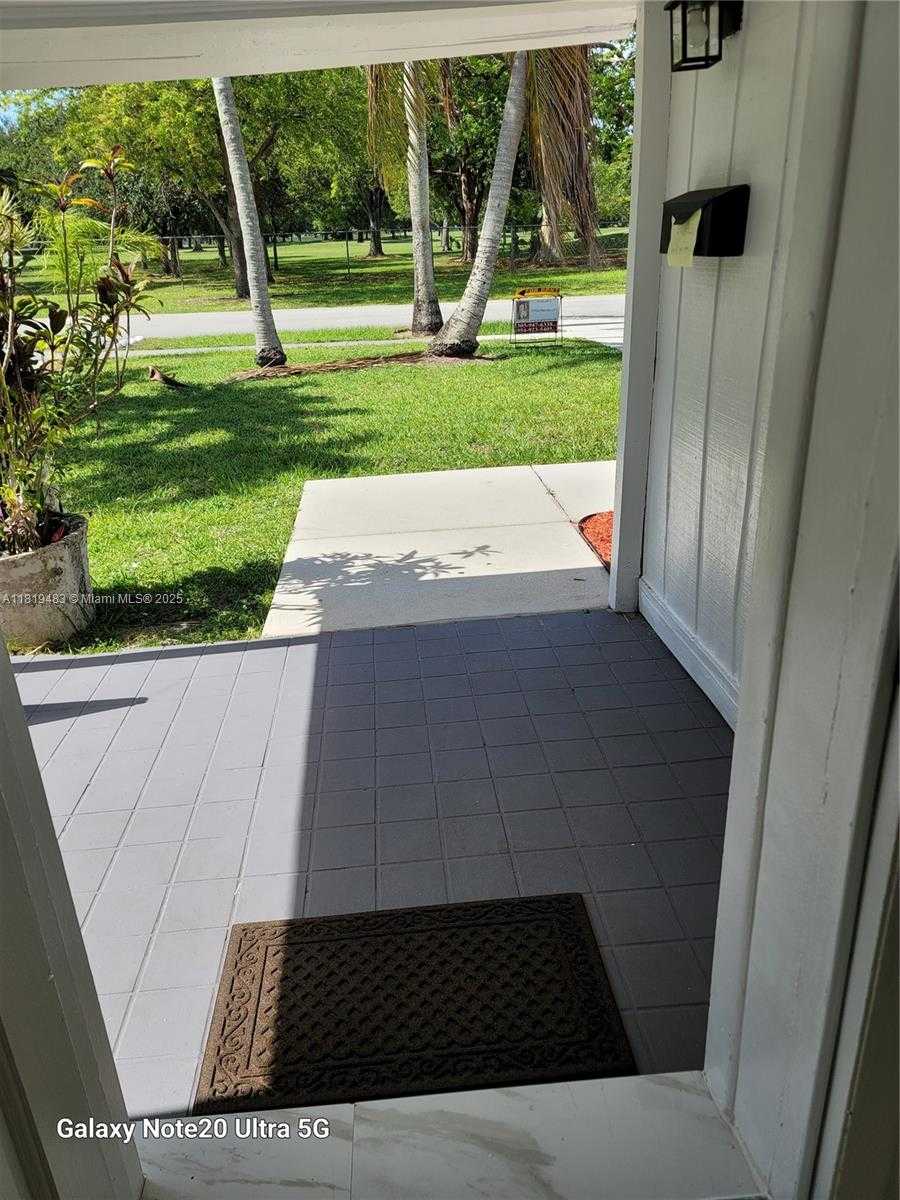 Small Image of 2149 NORTH EAST 179TH ST #HOUSE, North Miami Beach Number 2