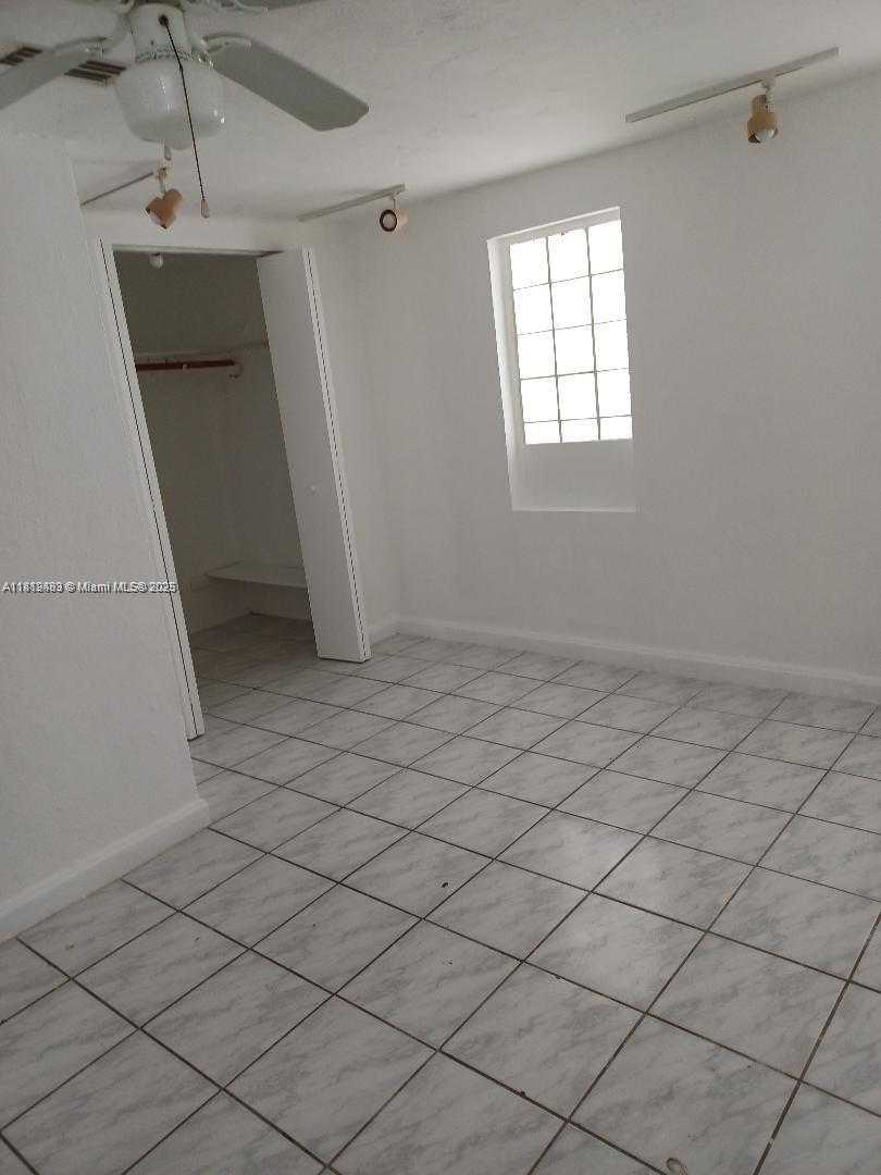 Small Image of 2149 NORTH EAST 179TH ST #HOUSE, North Miami Beach Number 8