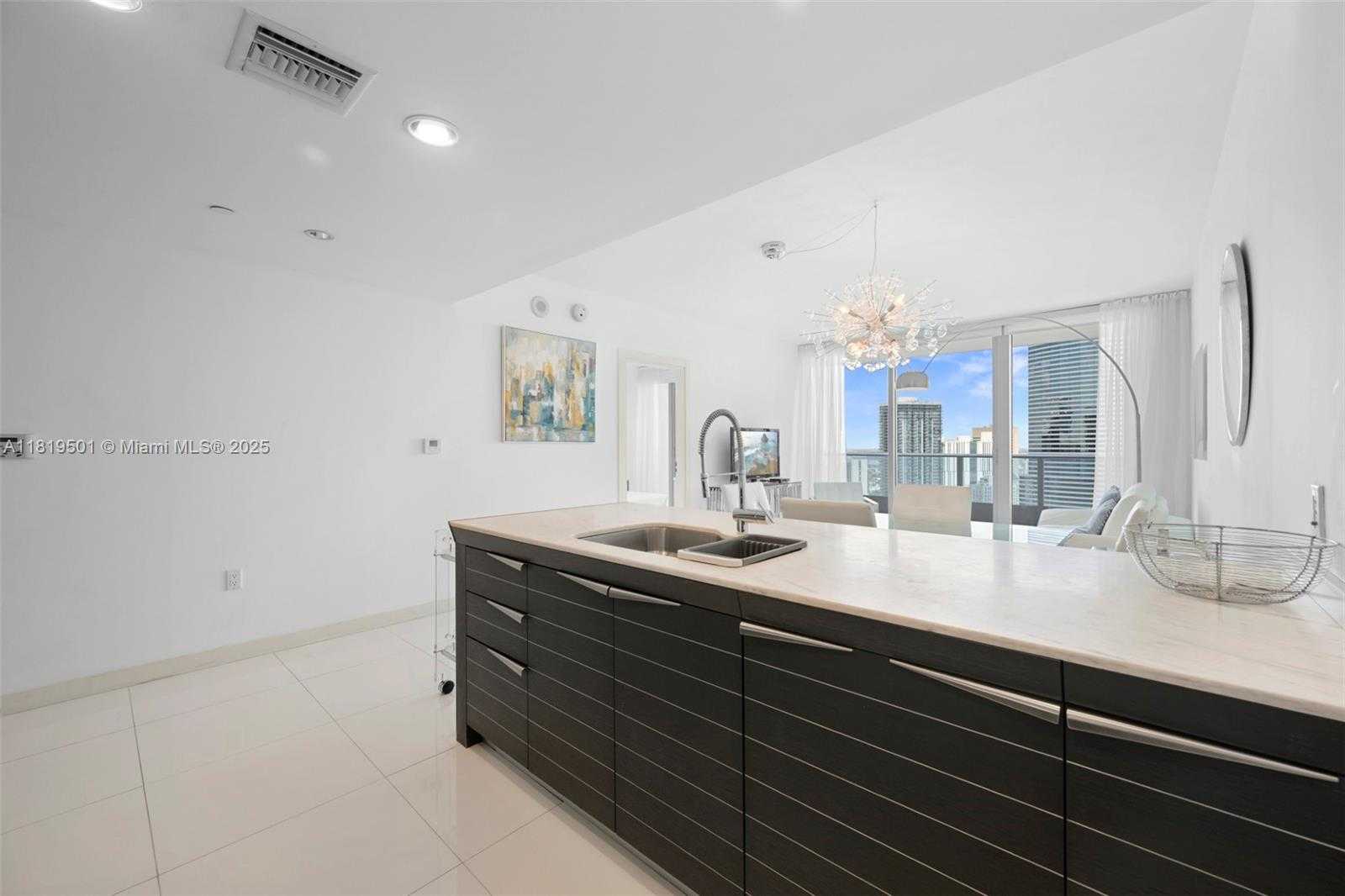 Small Image of 200 BISCAYNE BOULEVARD WAY #4314, Miami Number 4