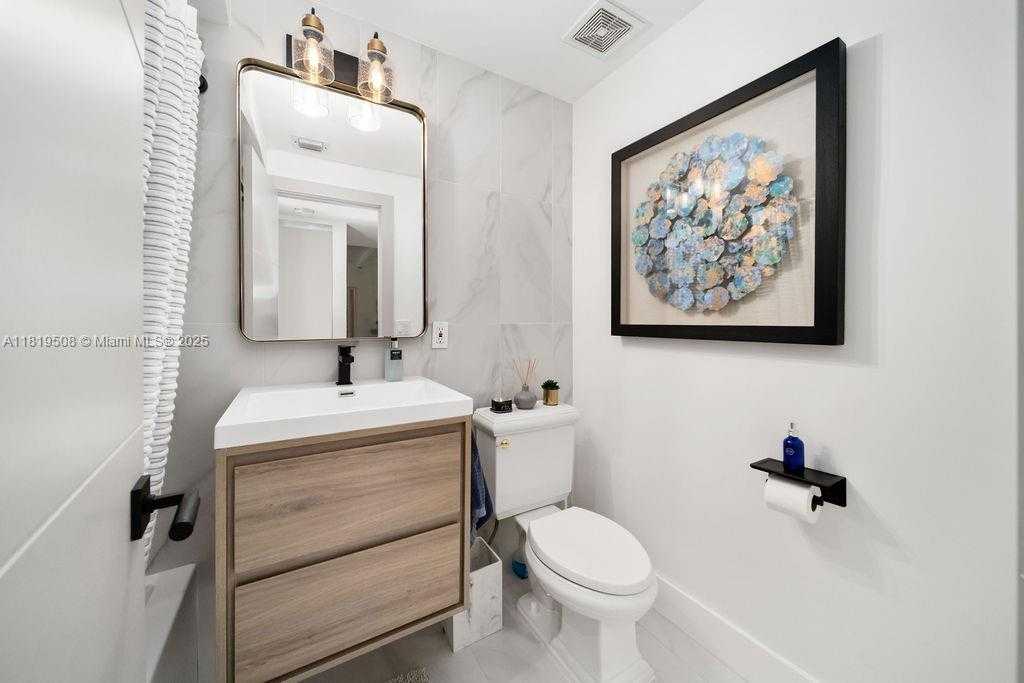 Small Image of 1611 SOUTH EAST 8TH ST, Fort Lauderdale Number 16