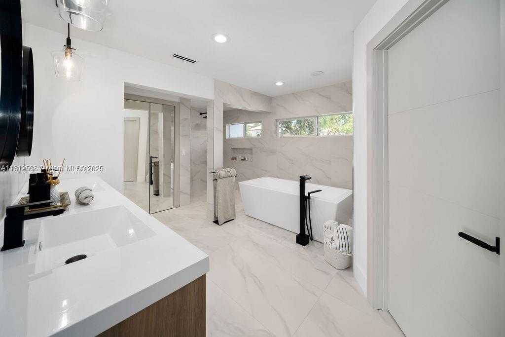Small Image of 1611 SOUTH EAST 8TH ST, Fort Lauderdale Number 21