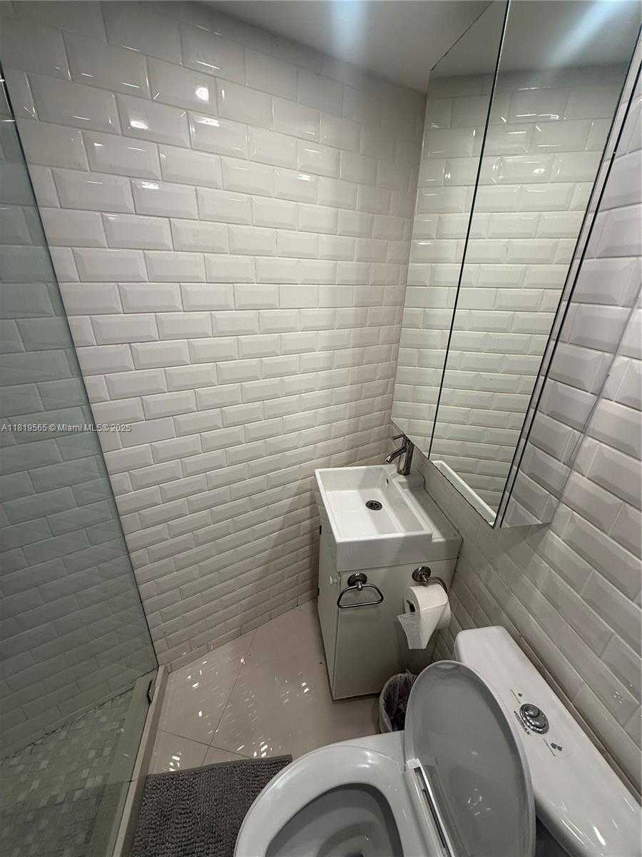 Small Image of 1881 WASHINGTON AVE #2E, Miami Beach Number 13