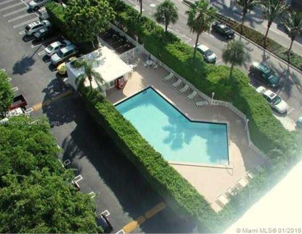 Small Image of 1881 WASHINGTON AVE #2E, Miami Beach Number 2