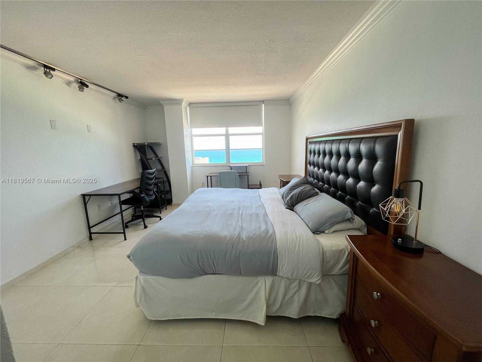 Small Image of 5701 COLLINS AVE #1506, Miami Beach Number 15