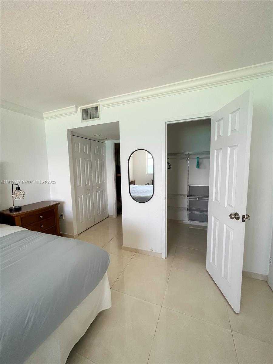 Small Image of 5701 COLLINS AVE #1506, Miami Beach Number 19