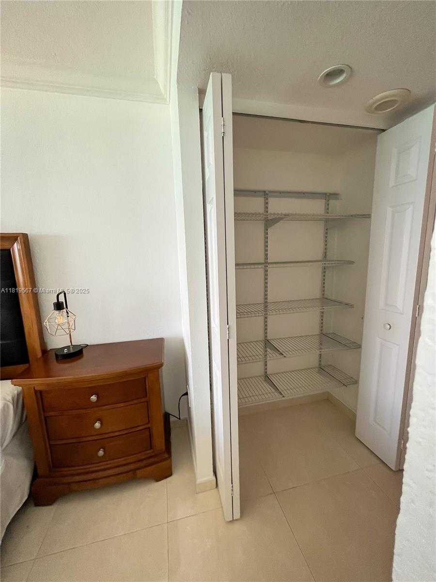 Small Image of 5701 COLLINS AVE #1506, Miami Beach Number 21