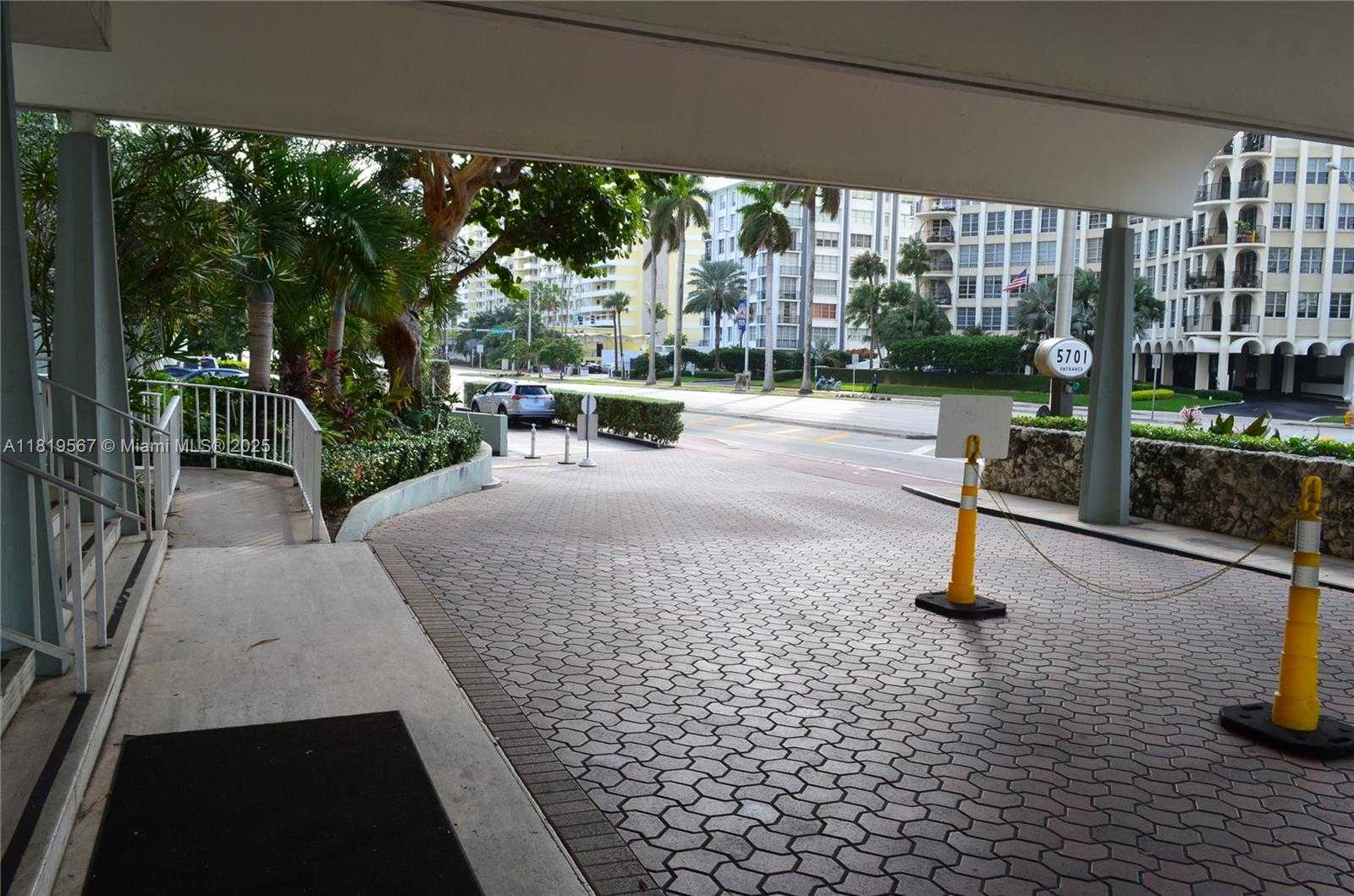 Small Image of 5701 COLLINS AVE #1506, Miami Beach Number 40