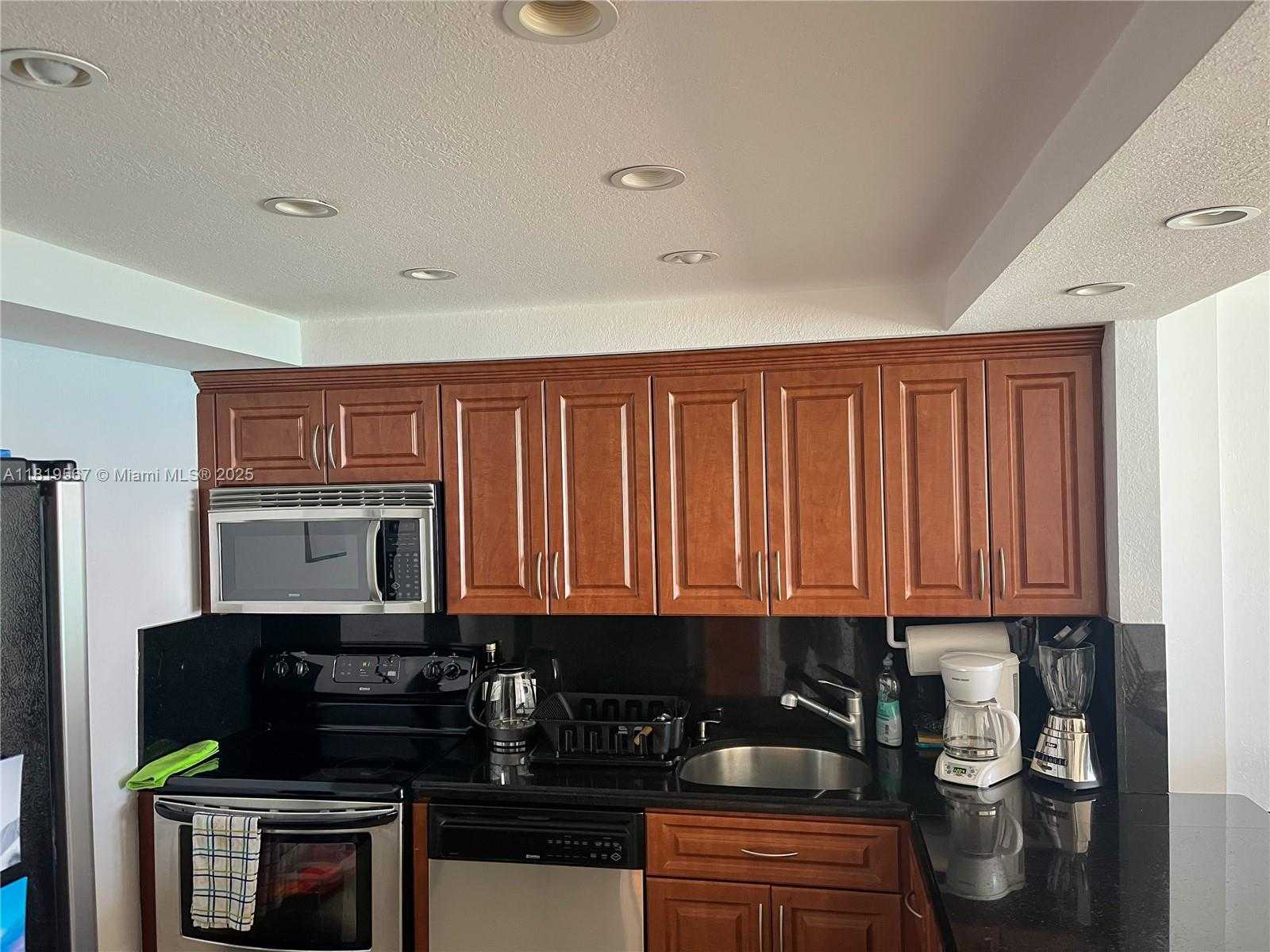 Small Image of 5701 COLLINS AVE #1506, Miami Beach Number 9