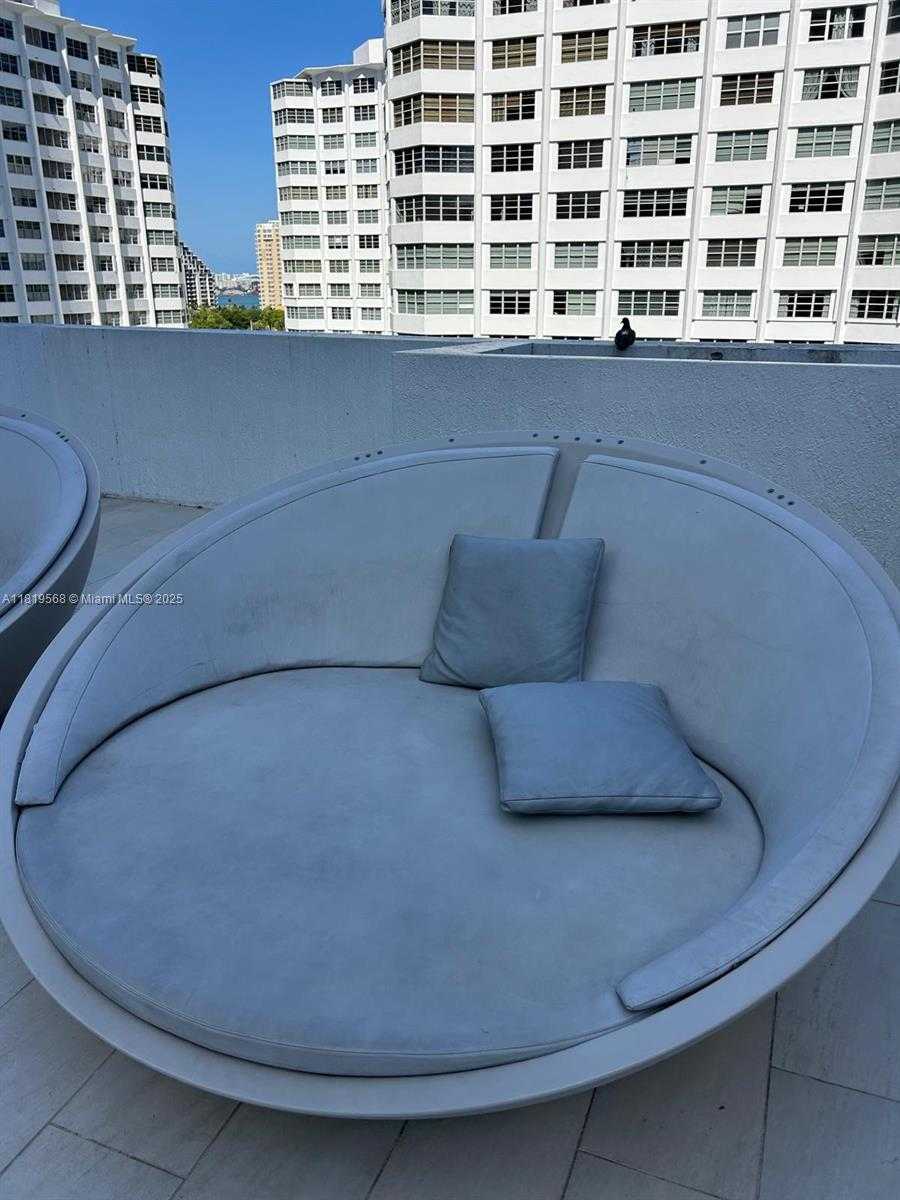 Small Image of 950 BRICKELL BAY DR #3402, Miami Number 12