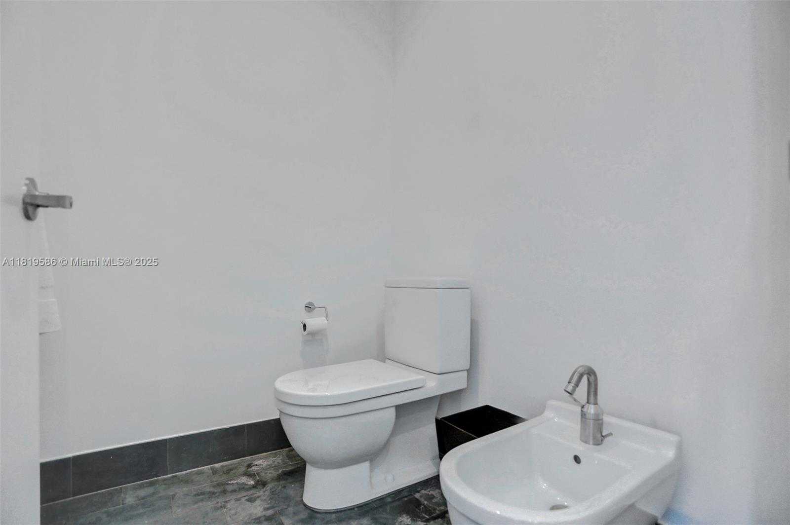 Small Image of 1100 BISCAYNE BLVD #3002, Miami Number 10