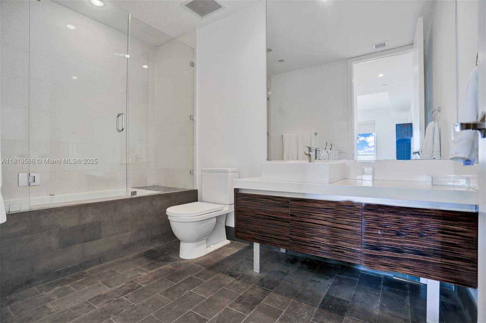 Small Image of 1100 BISCAYNE BLVD #3002, Miami Number 13