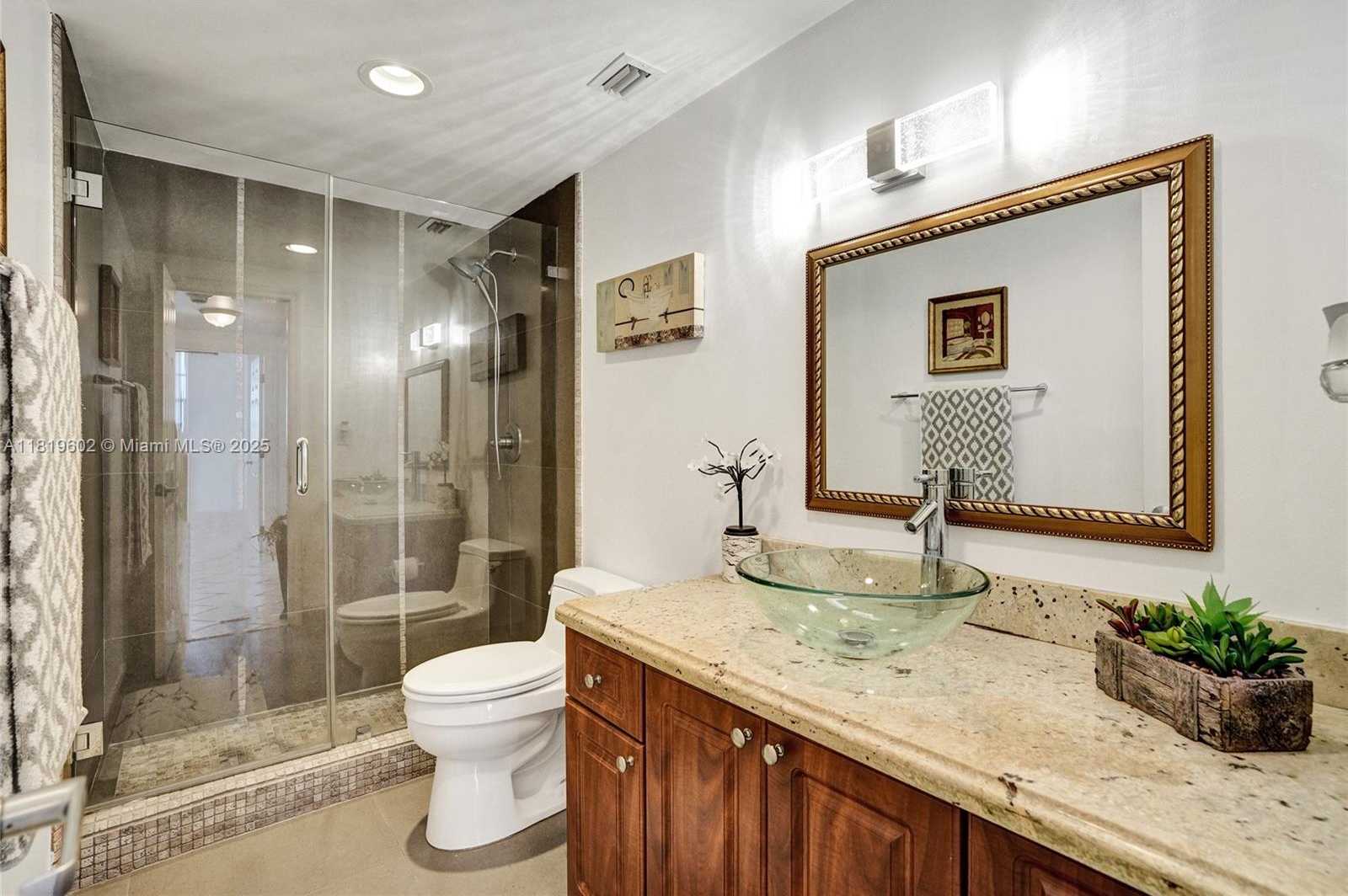 Small Image of 500 BAYVIEW DR #826, Sunny Isles Beach Number 20