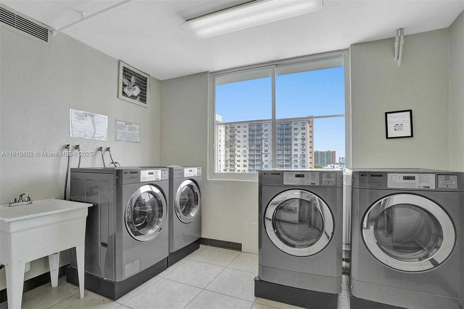 Small Image of 500 BAYVIEW DR #826, Sunny Isles Beach Number 36