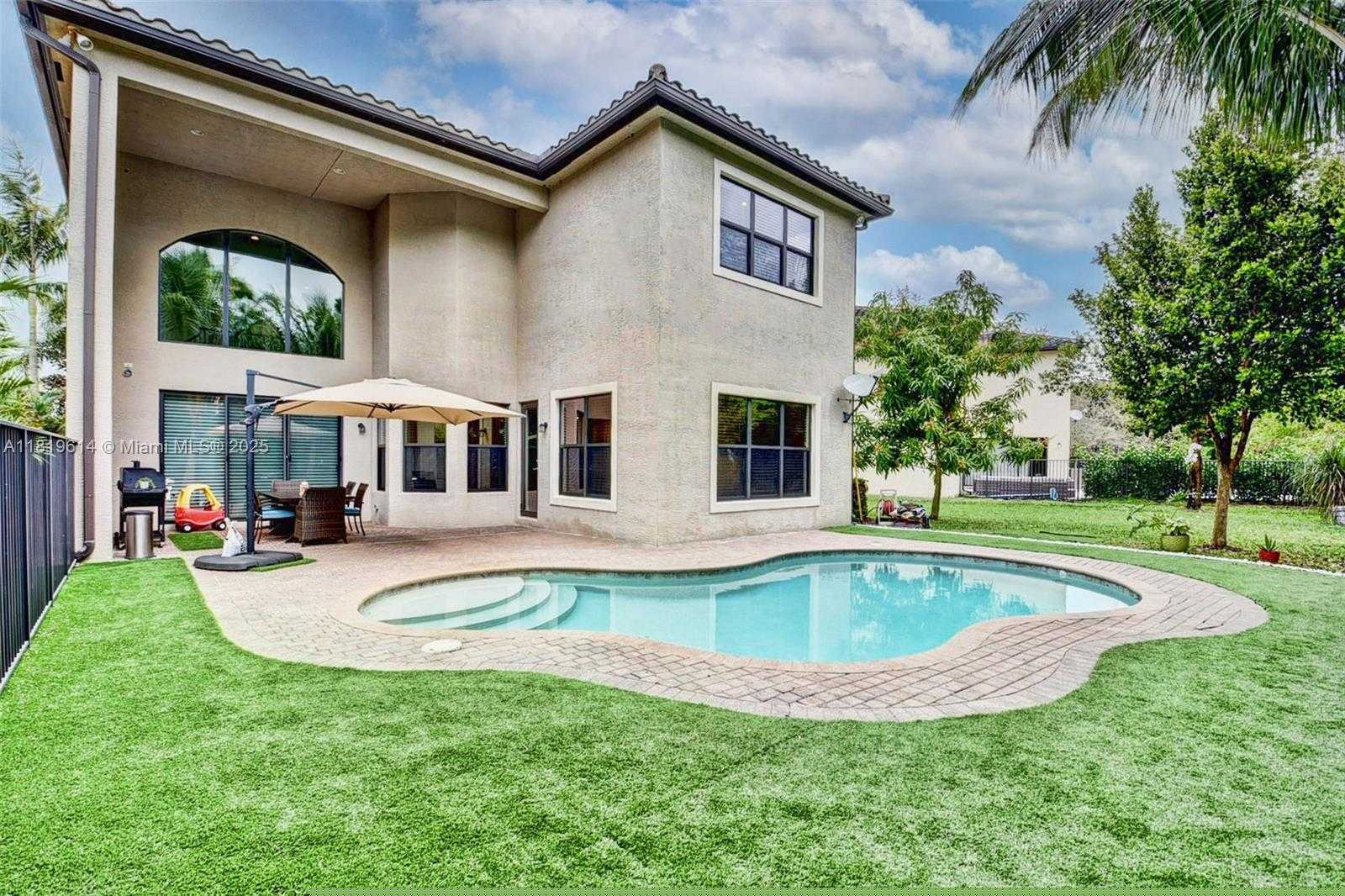 Small Image of 16939 BRIDGE CROSSING CIR, Delray Beach Number 1