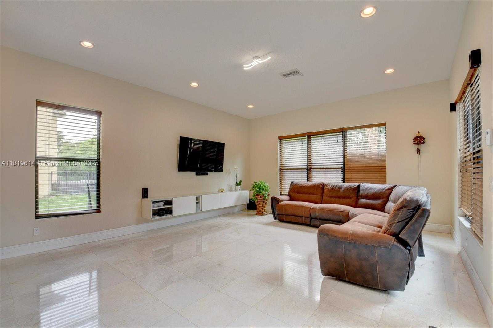 Small Image of 16939 BRIDGE CROSSING CIR, Delray Beach Number 25