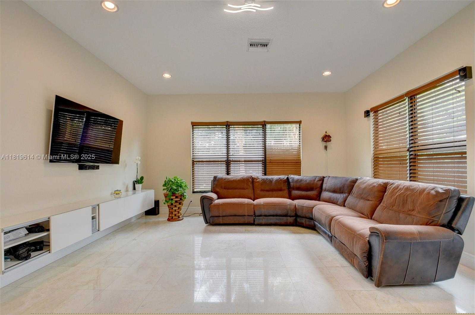 Small Image of 16939 BRIDGE CROSSING CIR, Delray Beach Number 26