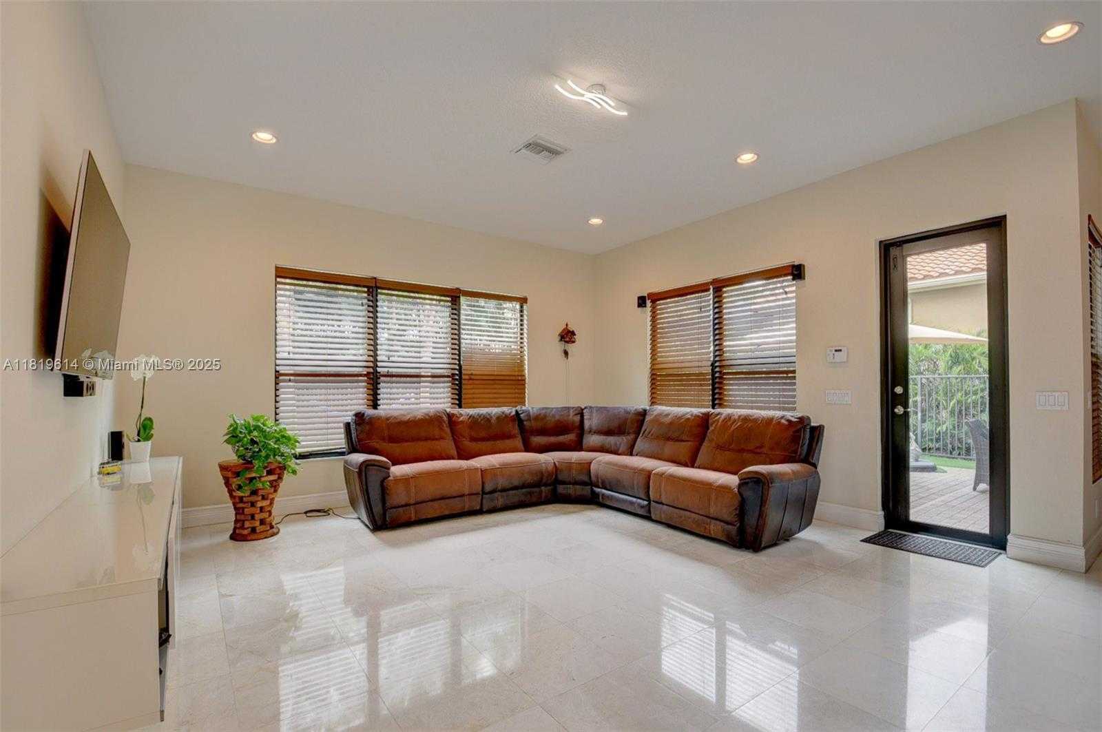 Small Image of 16939 BRIDGE CROSSING CIR, Delray Beach Number 27