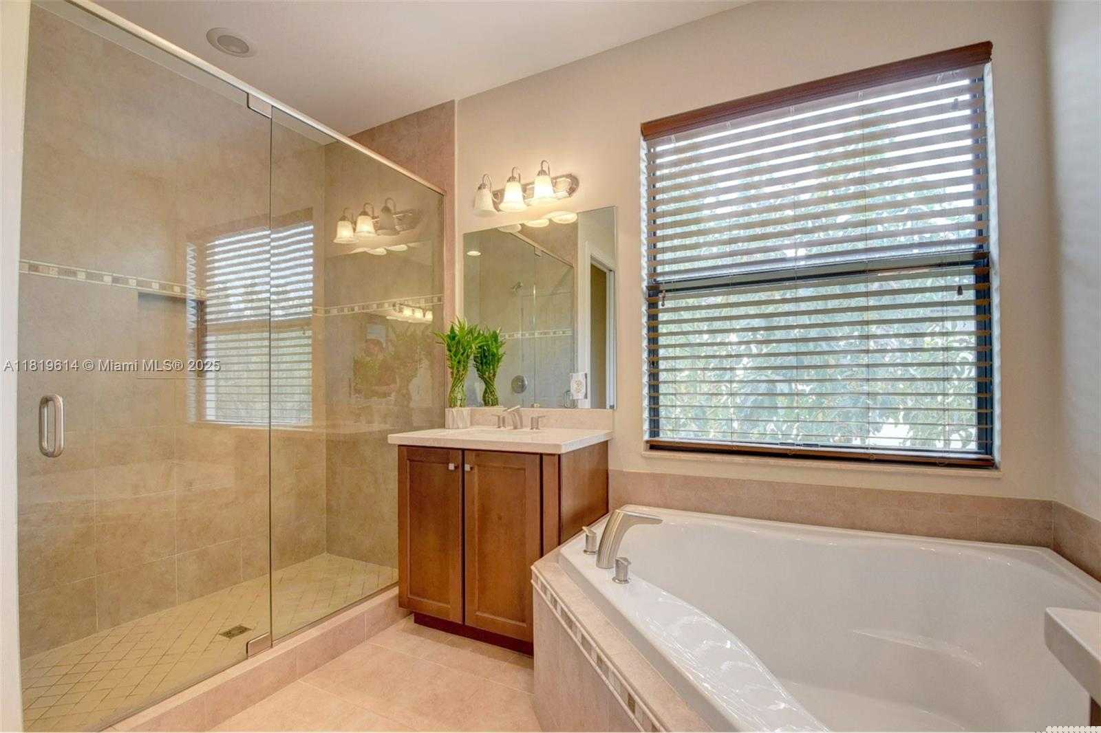 Small Image of 16939 BRIDGE CROSSING CIR, Delray Beach Number 36