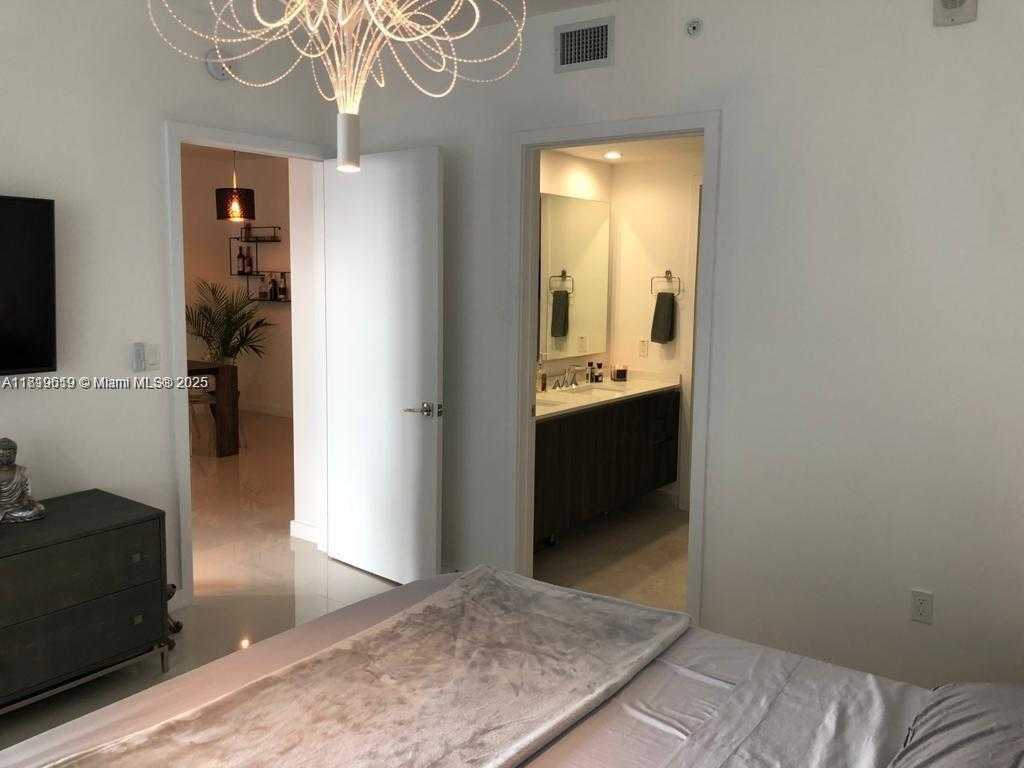Small Image of Miami Number 5