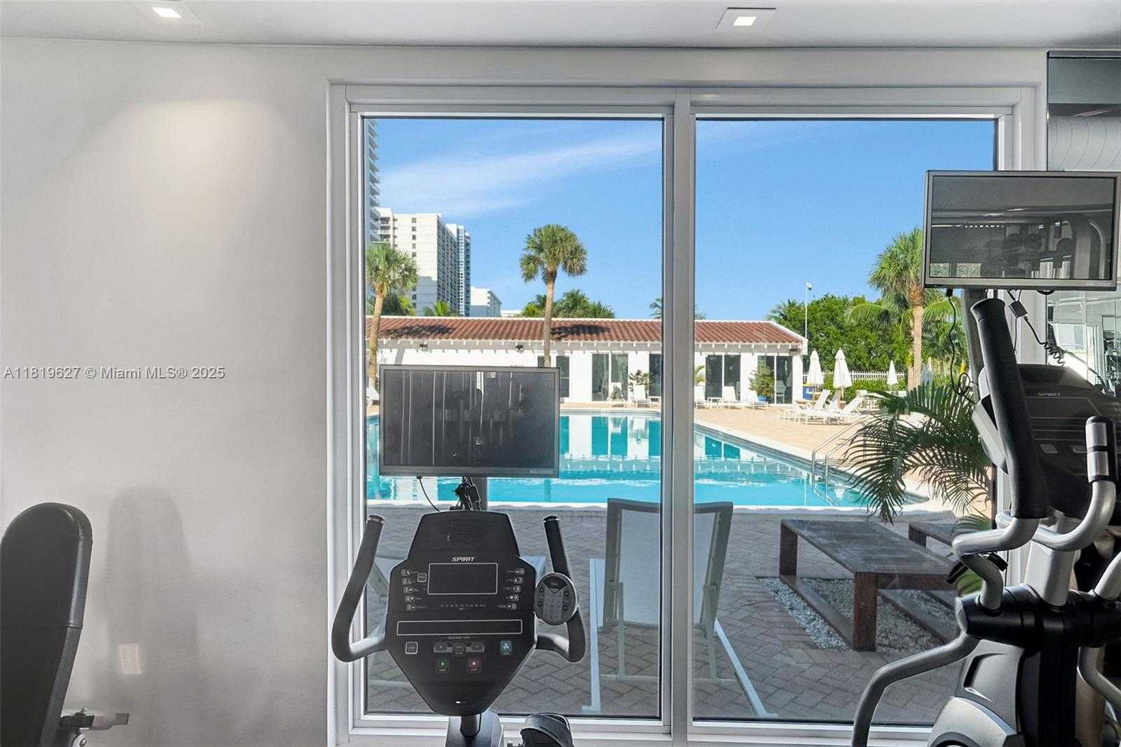 Small Image of 2457 COLLINS AVE #1402, Miami Beach Number 15
