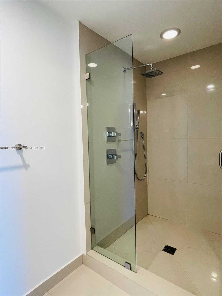 Small Image of 600 NORTH EAST 27 ST #2302, Miami Number 13