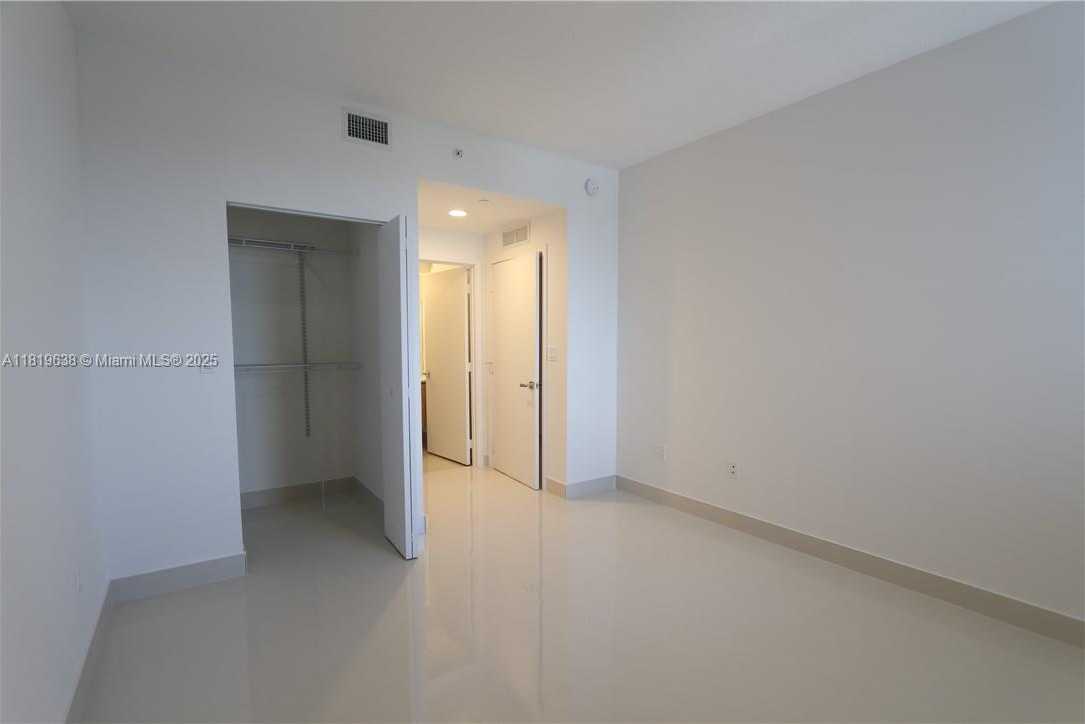 Small Image of 600 NORTH EAST 27 ST #2302, Miami Number 17