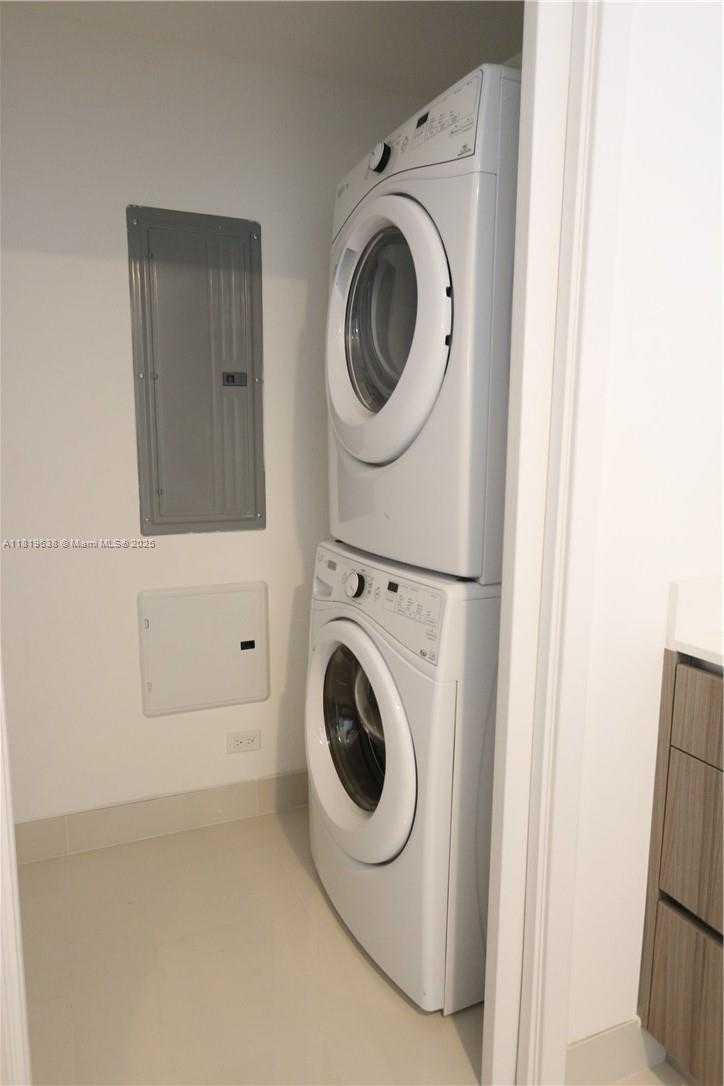 Small Image of 600 NORTH EAST 27 ST #2302, Miami Number 19