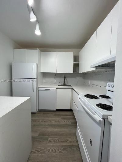 Small Image of 20500 E Country Club Dr, Aventura, FL 33180, USA Number 2