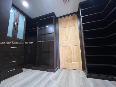 Small Image of 20500 E Country Club Dr, Aventura, FL 33180, USA Number 8
