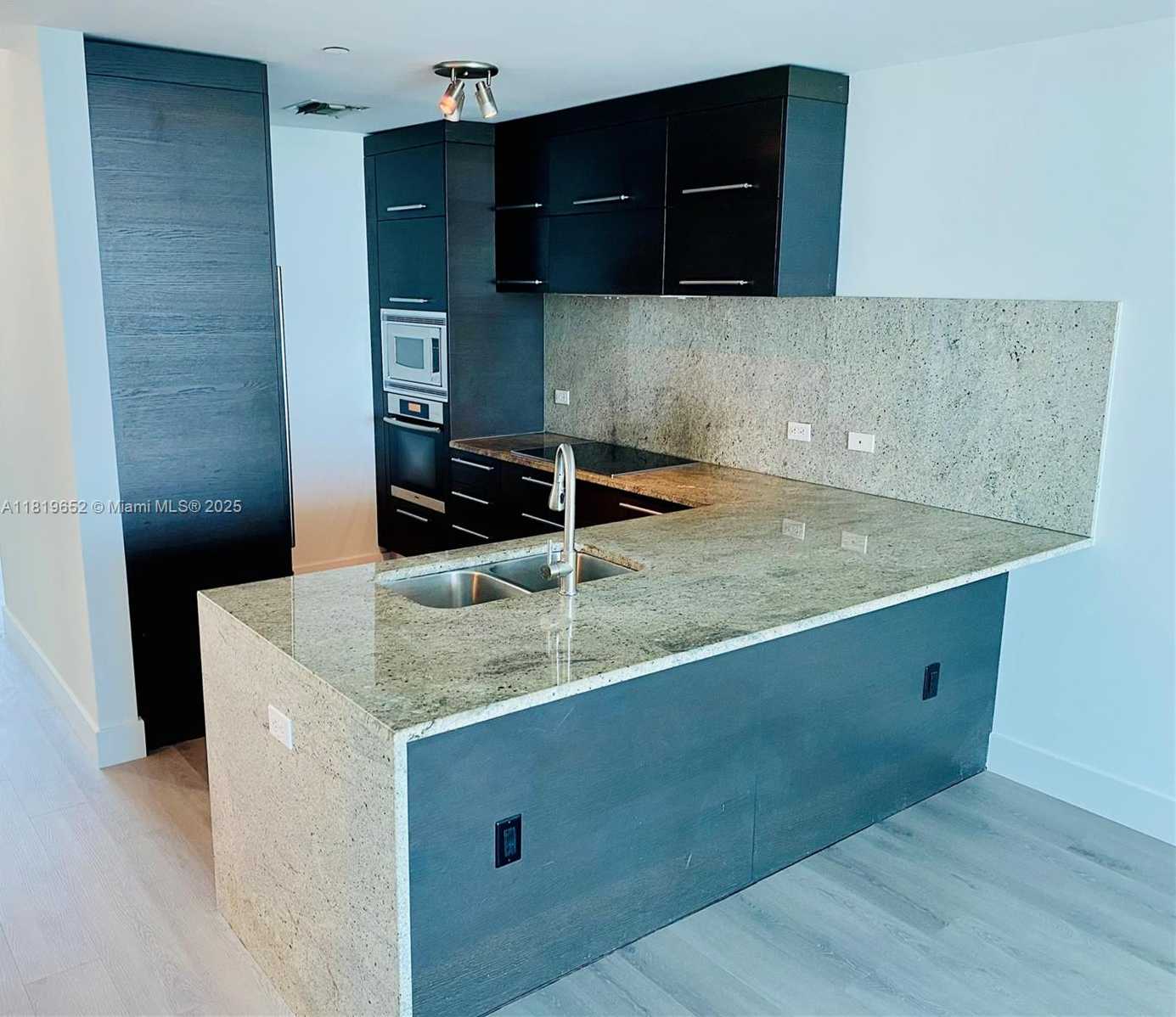 Small Image of 900 BISCAYNE BLVD #2609, Miami Number 5